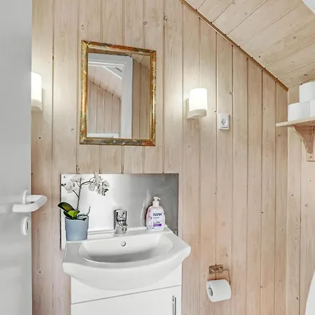 Gorgeous In With Kitchen Holiday home *