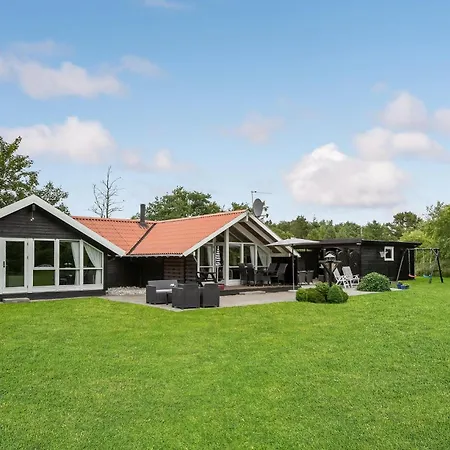 Gorgeous In With Kitchen Holiday home
